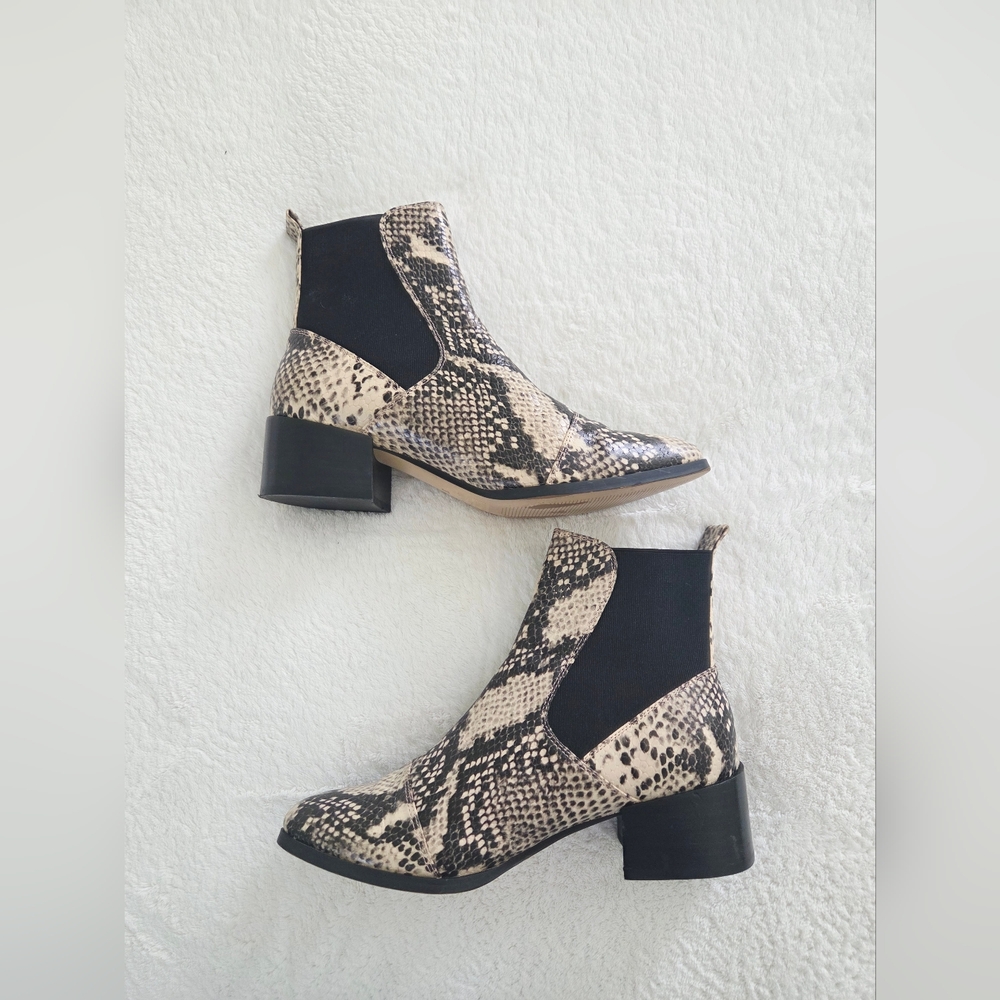 Silent D ✨️ Snake Print Chelsea Leather Women's Boots Size 7